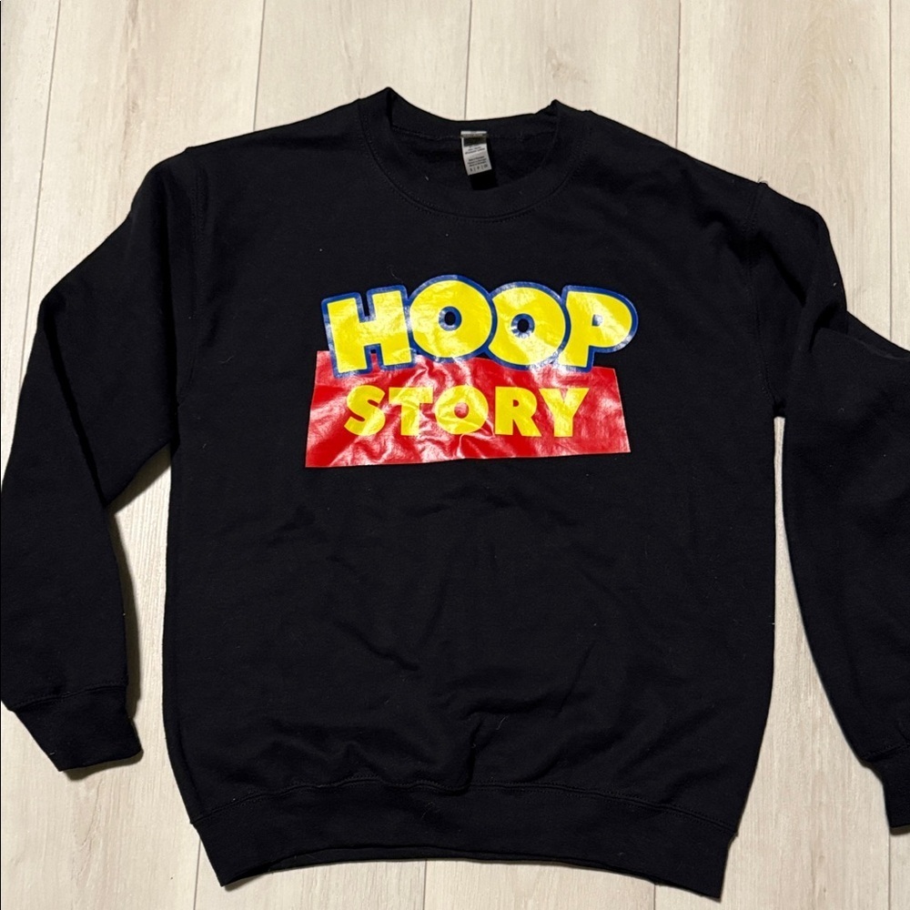 Gildan Black Women’s Crewneck Sweatshirt Size S Hoop Story